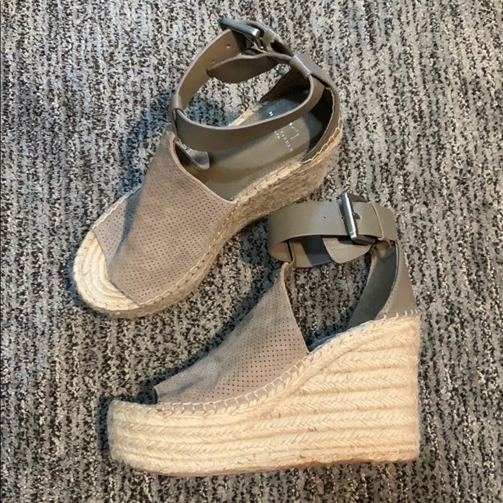 Marc Fisher Mlannie Espadrille Wedge in Taupe-sz 5